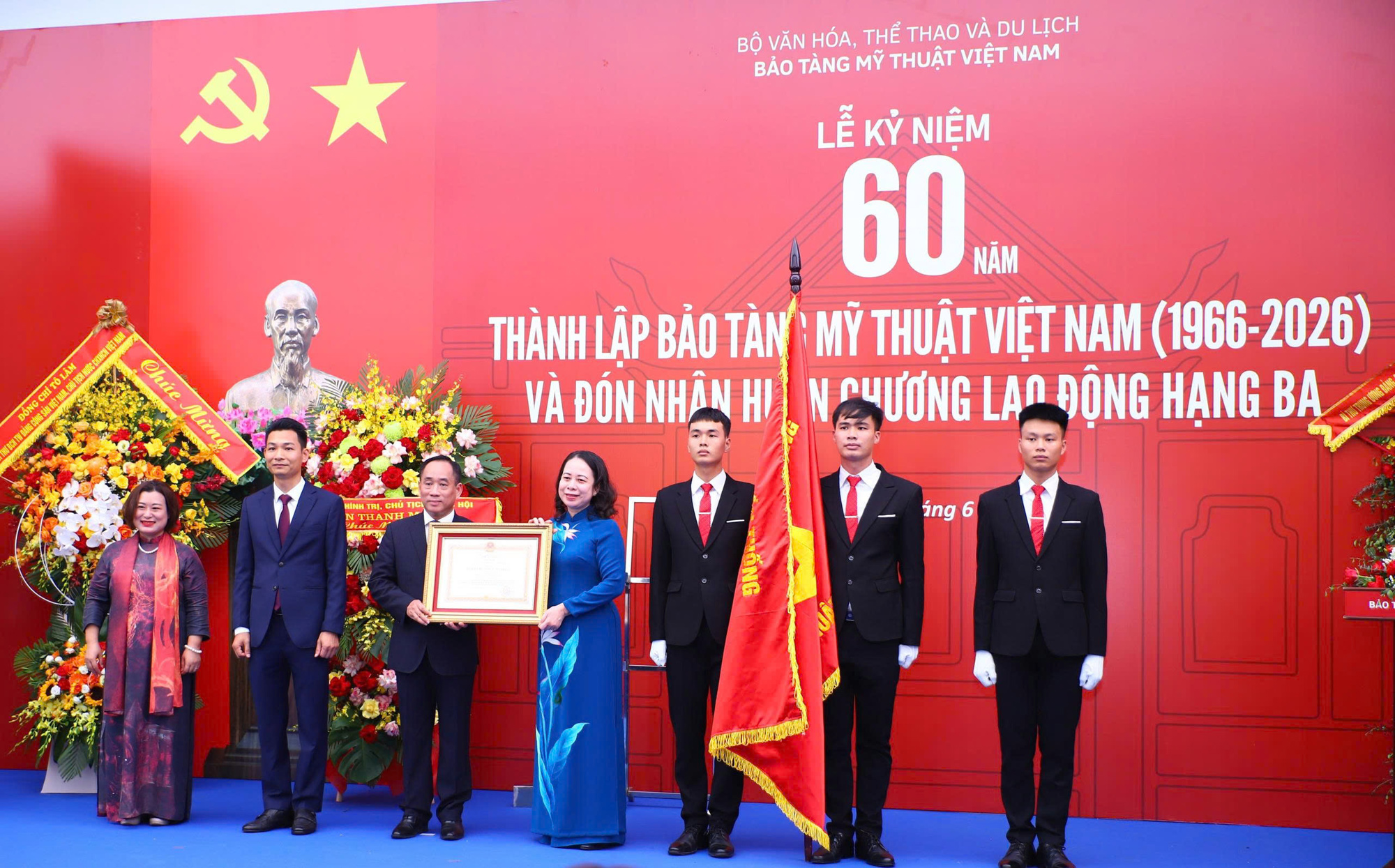 Bảo tàng Mỹ thuật Việt Nam đón nhận Huân chương Lao động hạng Ba